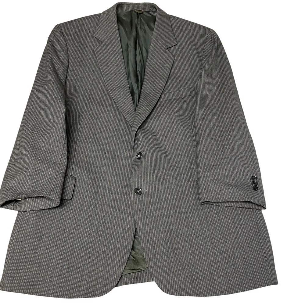 MENS Gray multicolored pinstriped sports jacket. Size 42R. 100% virgin‎ wool.